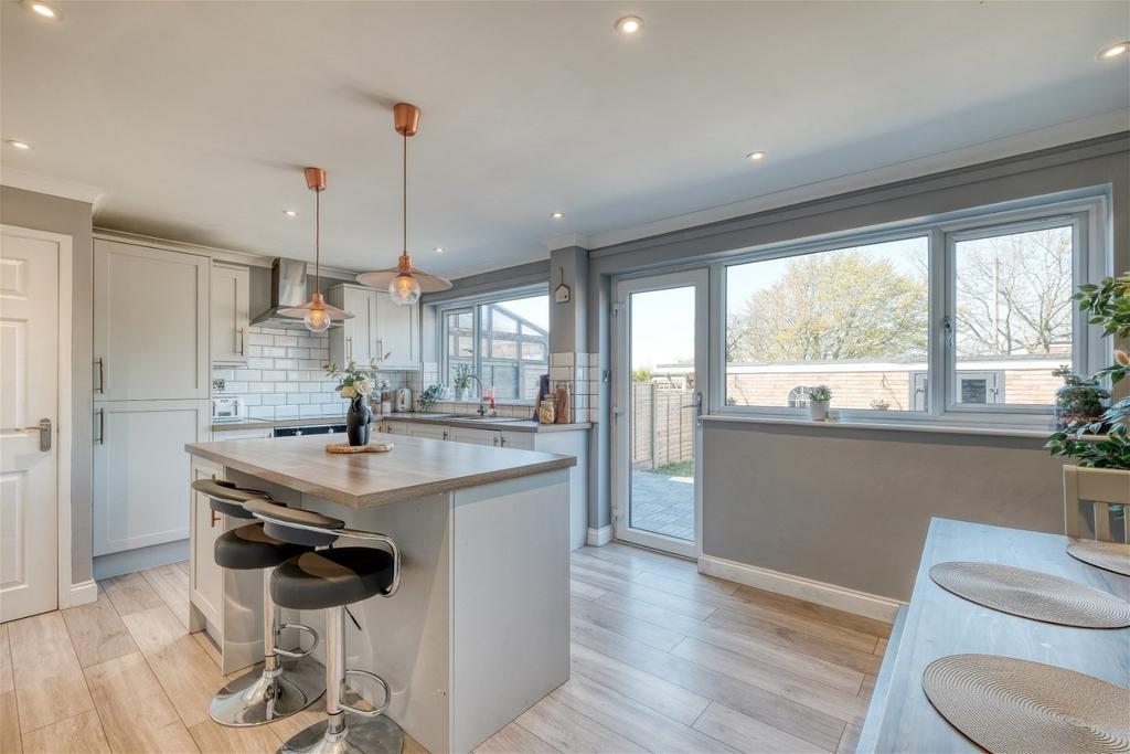Heathfield Court, Heathfield Road, heath, Redditch B97 5SG 3 bed