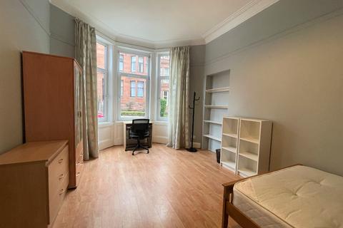 3 bedroom flat to rent, Caird Drive, Dowanhill, Glasgow, G11