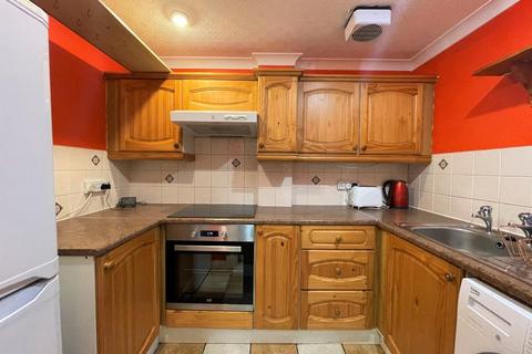 3 bedroom flat to rent, Caird Drive, Dowanhill, Glasgow, G11
