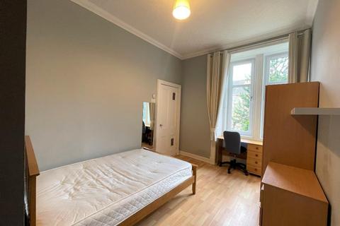 3 bedroom flat to rent, Caird Drive, Dowanhill, Glasgow, G11