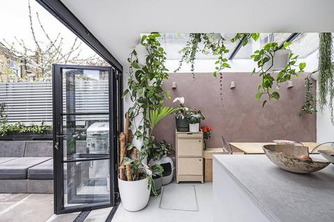 13a Poole Road, London, E9 7AE