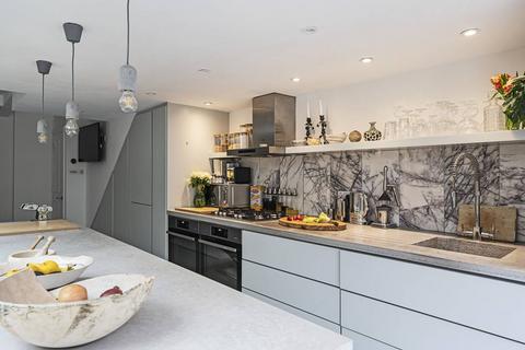 13a Poole Road, London, E9 7AE