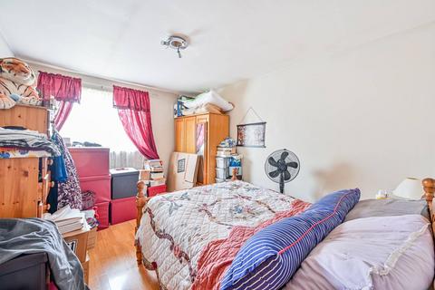 1 bedroom flat for sale - Laburnum Close, Peckham, London, SE15