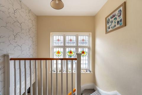 22 Randall Avenue, London, NW2 7RN