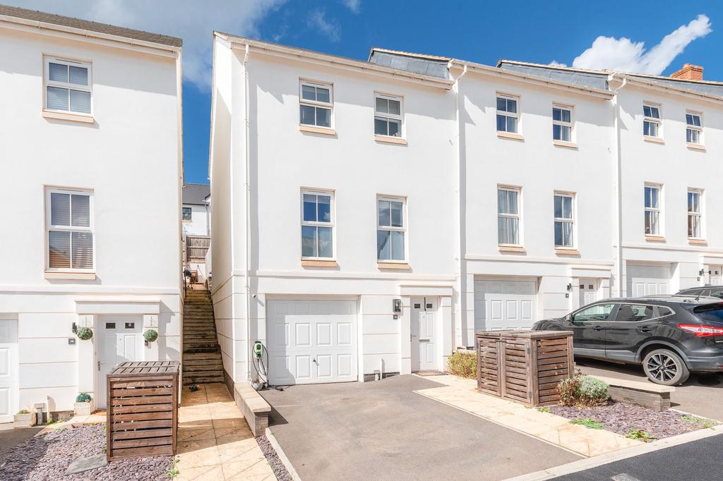 Molyneux Drive, Crediton, EX17 3 bed end of terrace house £335,000