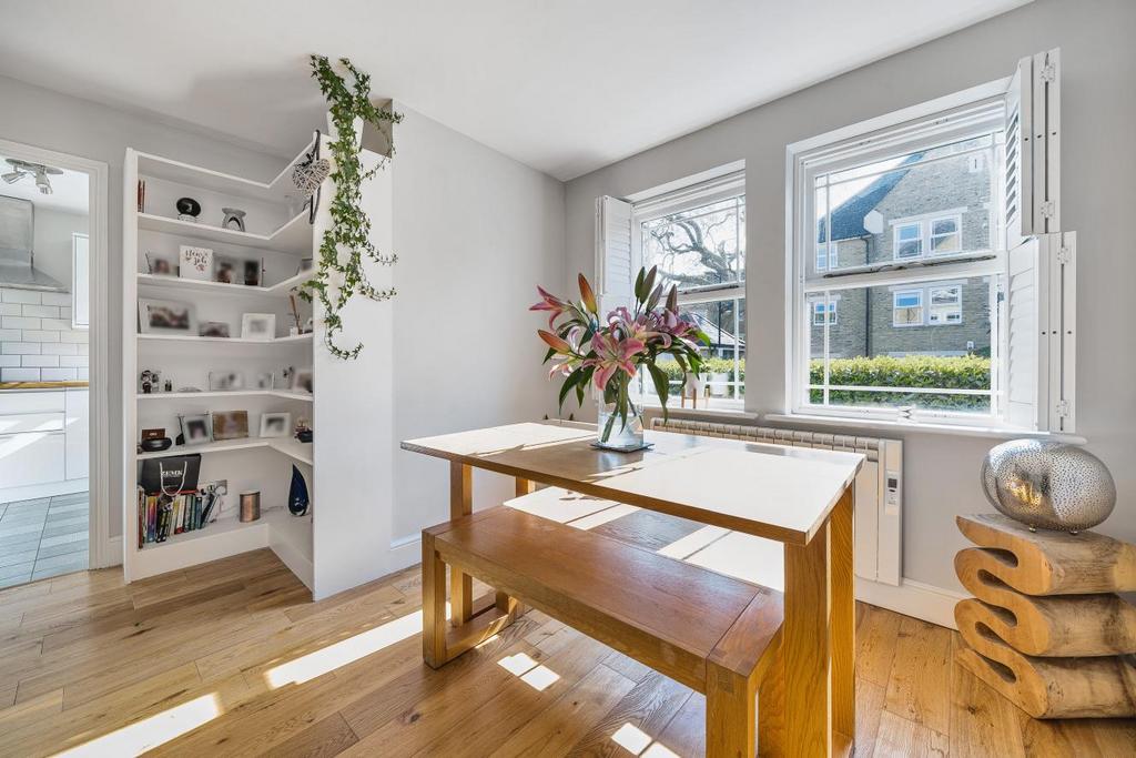 John Archer Way, Battersea 2 bed flat £550,000