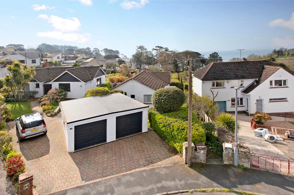 Derncleugh Gardens, Dawlish, EX7 3 bed detached bungalow for sale £