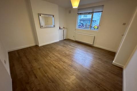 3 bedroom terraced house to rent, South Avenue Gardens, Southall, Greater London, UB1