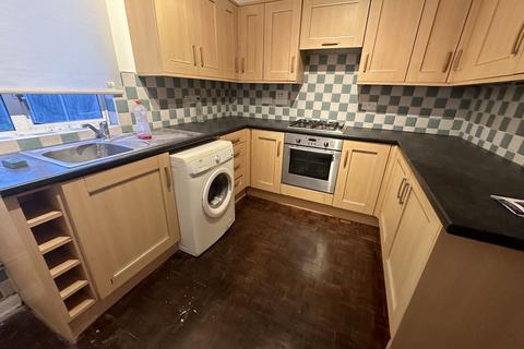 3 bedroom terraced house to rent, South Avenue Gardens, Southall, Greater London, UB1