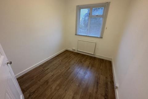 3 bedroom terraced house to rent, South Avenue Gardens, Southall, Greater London, UB1