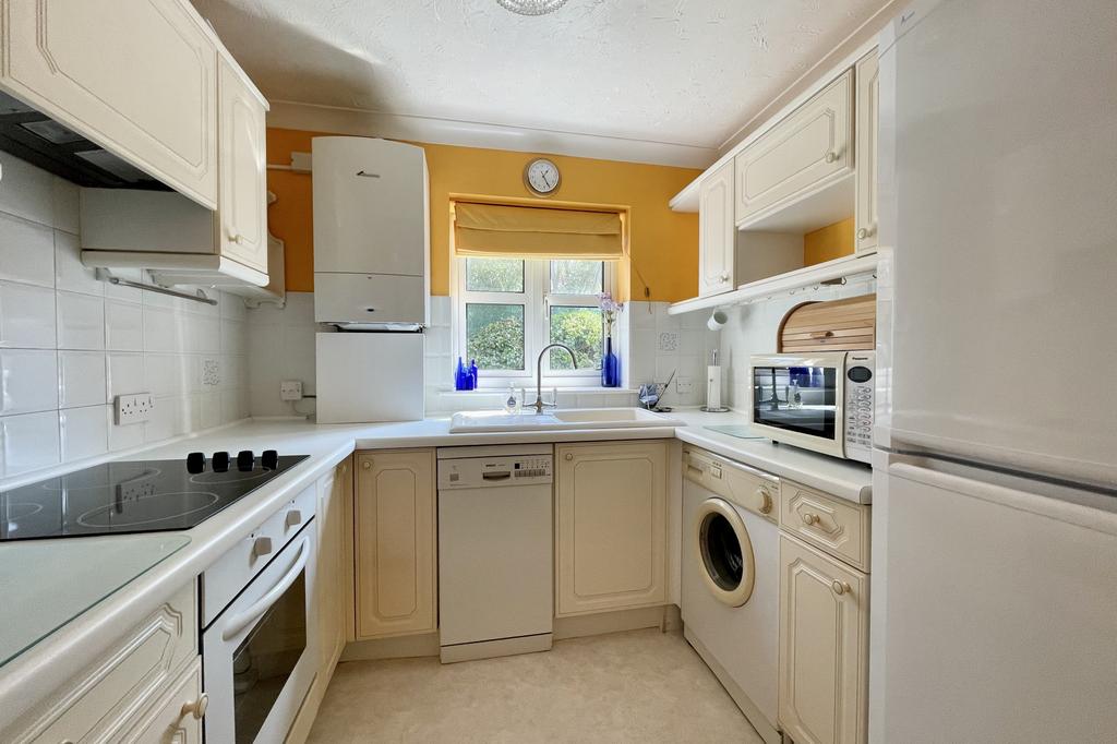 Lea House, 1 Mill Road, Eastbourne, East Sussex, BN21 2 bed flat for