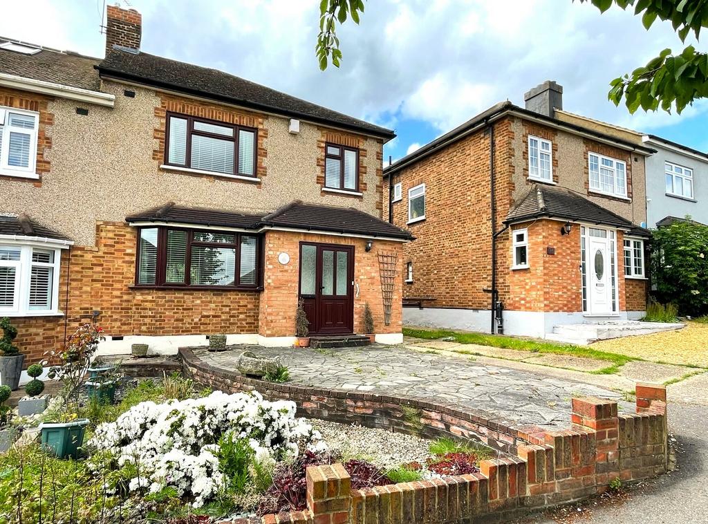 Hacton Drive, Hornchurch 3 bed semidetached house for sale £550,000