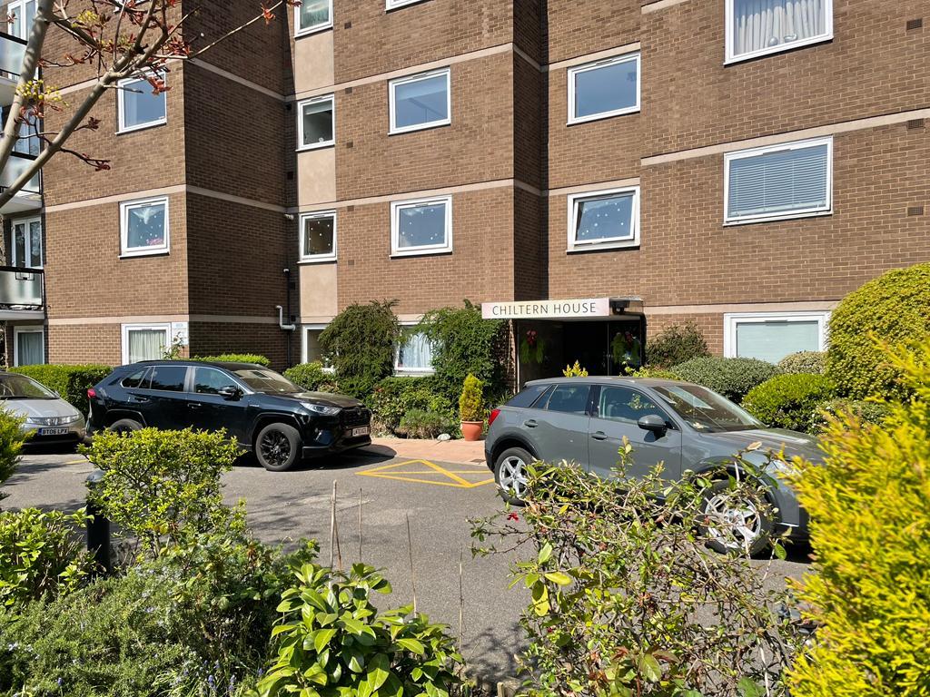 Chiltern House, Hillcrest Road, W5 3 bed flat £2,500 pcm (£577 pw)