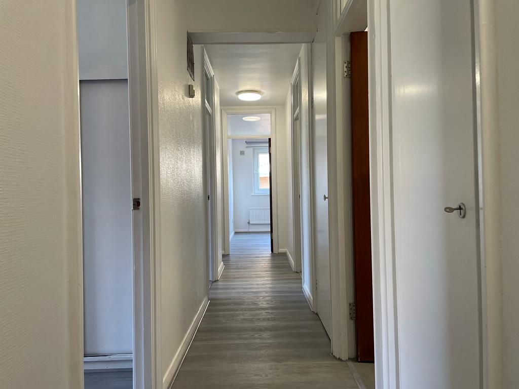 Chiltern House, Hillcrest Road, W5 3 bed flat £2,500 pcm (£577 pw)