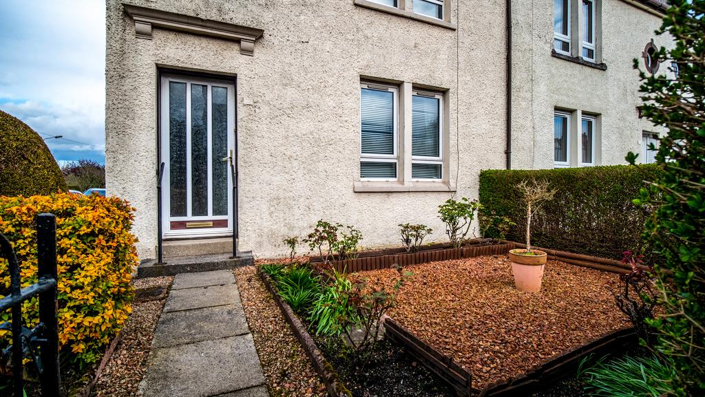 Paisley Road, Barrhead G78 2 bed end of terrace house £130,000
