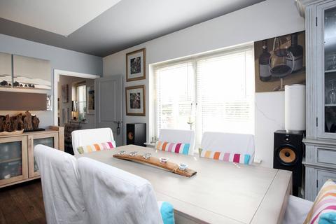 1 Moss End Place, Aberuthven, Auchterarder, PH3 1FH