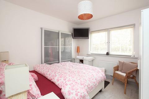 1 Moss End Place, Aberuthven, Auchterarder, PH3 1FH