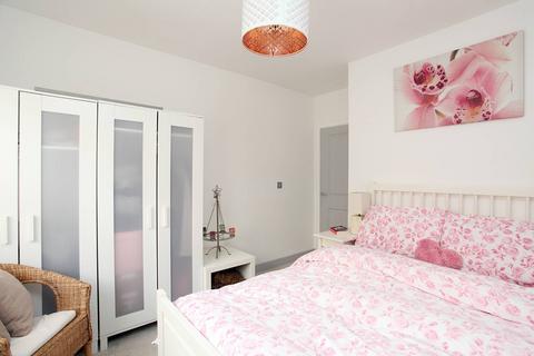 1 Moss End Place, Aberuthven, Auchterarder, PH3 1FH