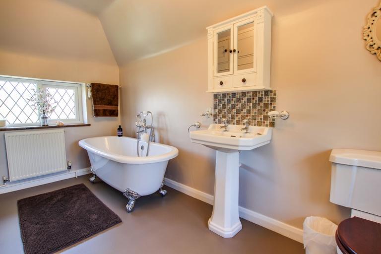 En-Suite Bathrioom