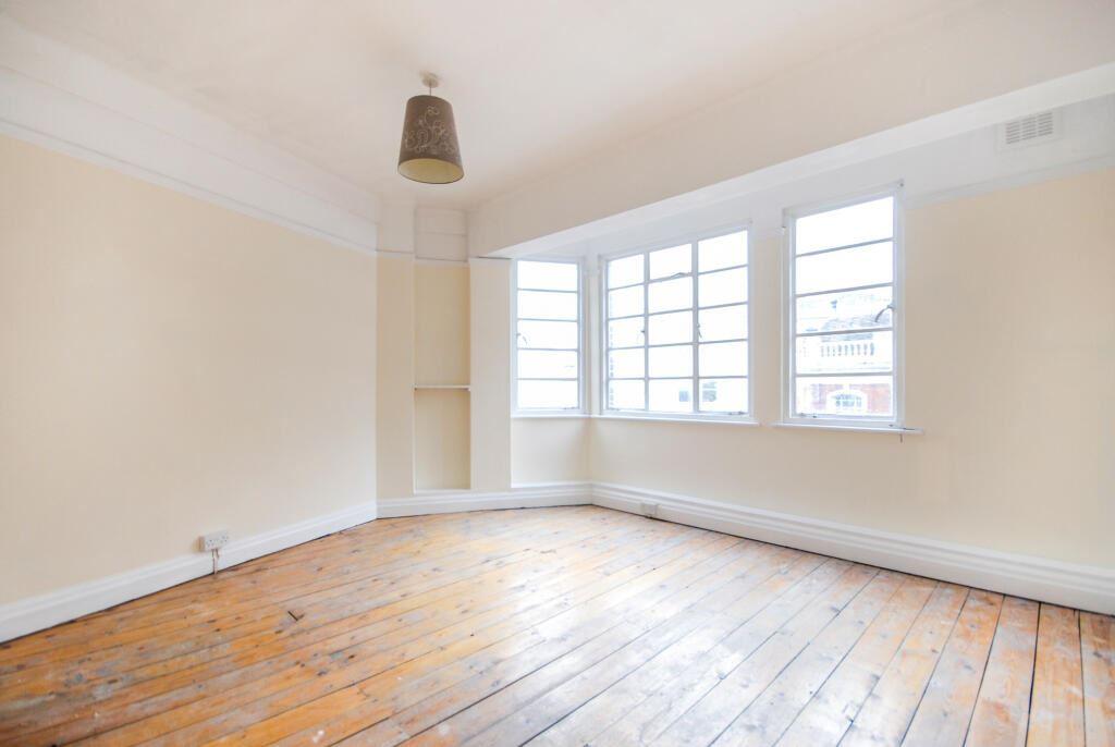 Selwyn Court, Blackheath Village, London, Greater London, SE3 9SZ 2 bed