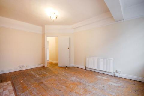 2 bedroom flat for sale - Lee Road, Selwyn Court, Blackheath Village, London, Greater London, SE3 9SZ
