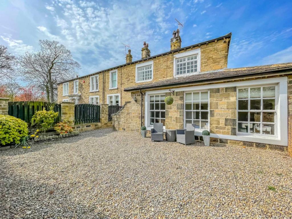 Roberttown Lane, Liversedge 2 bed semidetached house for sale £267,500