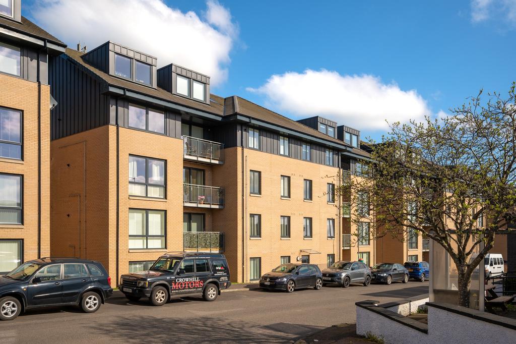 8 St Mungo Street, Flat 3/3, East Dunbartonshire, G64 1FR 3 bed duplex for sale