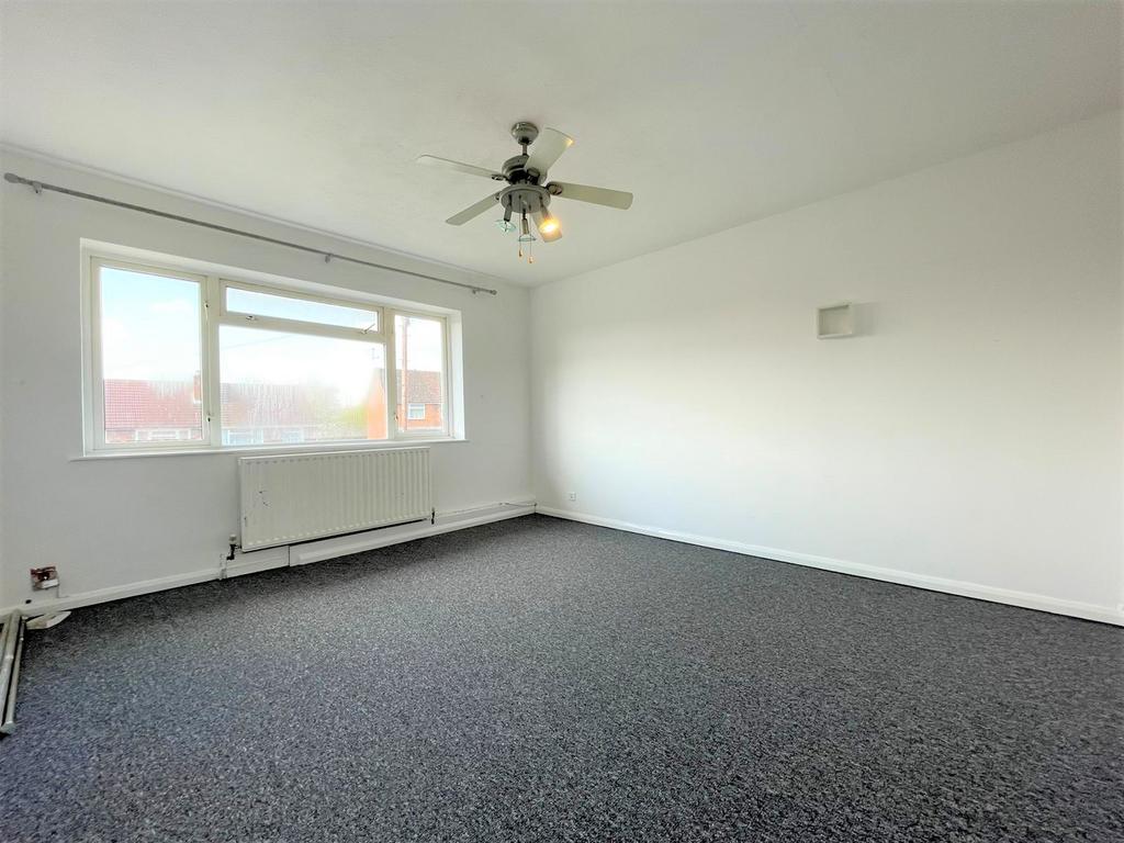 Ninesprings Way, Hitchin, SG4 2 bed £1,400 pcm (£323 pw)