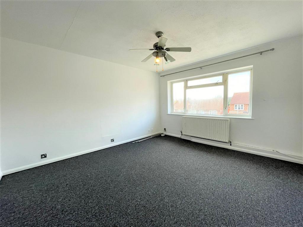 Ninesprings Way, Hitchin, SG4 2 bed £1,400 pcm (£323 pw)
