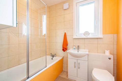 229/5 Calder Road, Edinburgh, EH11 4RG