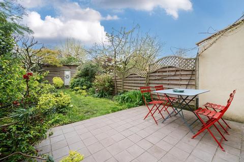60 Malpas Road, London, SE4 1BS