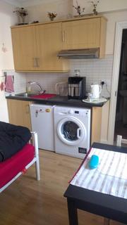 Studio to rent, Abbey Road, Park Royal