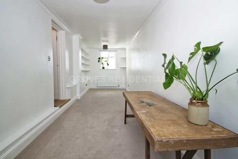 2 bedroom flat to rent, Rodney Road, New Malden