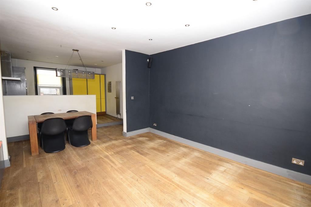 Kitchen / Dining Roo