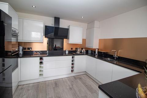2 bedroom flat for sale, Denton Road, Denton Burn, Newcastle upon Tyne, Tyne and Wear, NE15 7HD