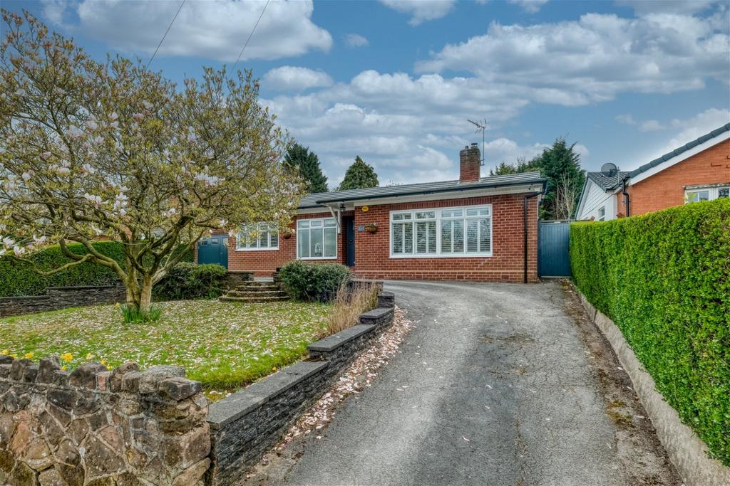 Redditch Road, Kings Norton, Birmingham, B38 8PS 3 bed detached