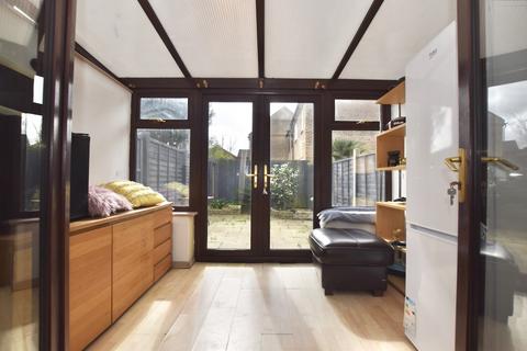 6 Squires Walk, Ashford, TW15 1TS