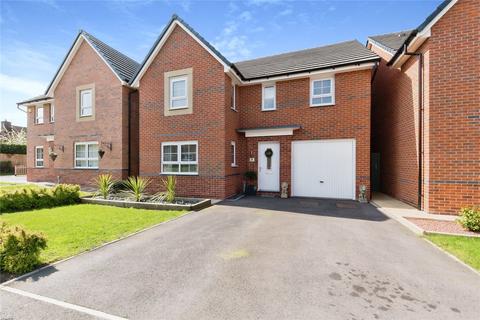 4 bedroom detached house for sale - Henshall Close, Shavington, Crewe, Cheshire, CW2