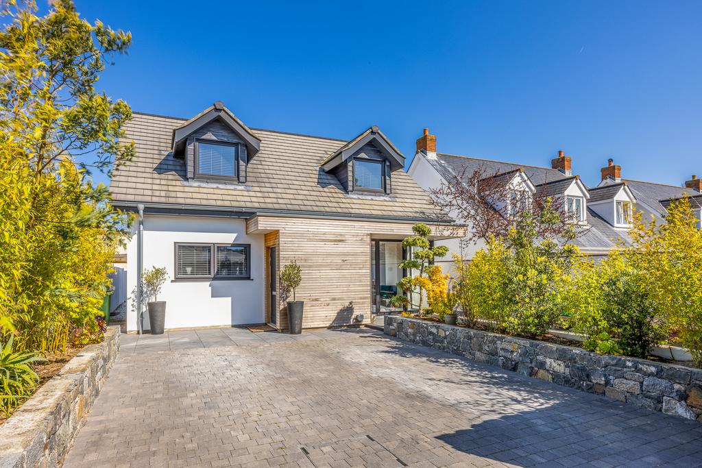 Route Militaire, St. Sampson, Guernsey 2 bed detached house for sale