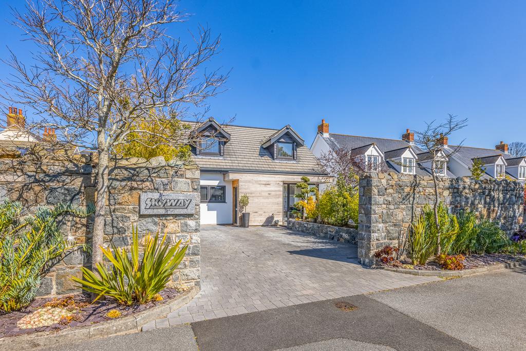 Route Militaire, St. Sampson, Guernsey 2 bed detached house for sale
