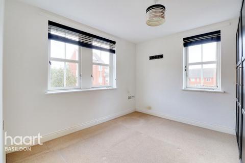 3 Cavell Court, Basildon, SS14 3TH