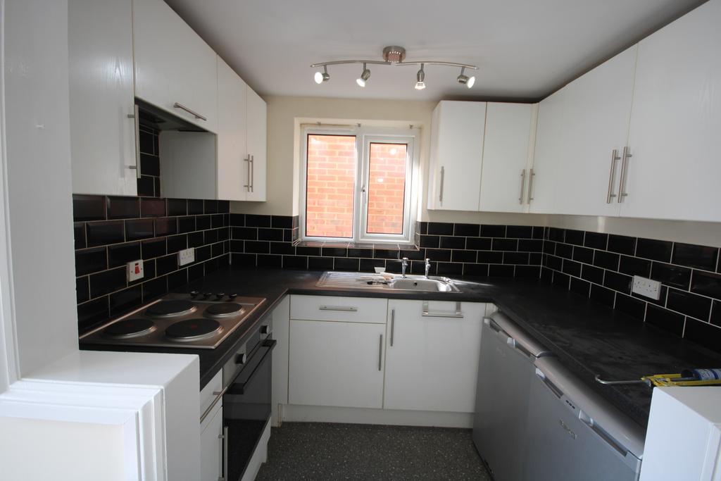 Millfield Avenue, York, YO10 2 bed flat £950 pcm (£219 pw)