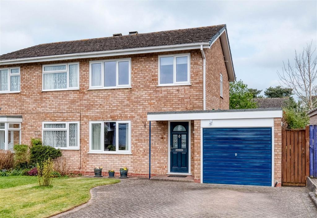 Paxton Close, Harwood Park... 3 bed semidetached house £340,000