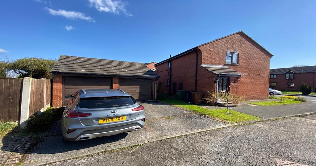 Wayland Drive, Adel, Leeds 2 bed flat £975 pcm (£225 pw)