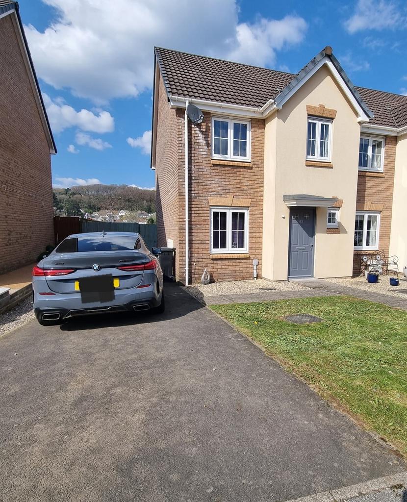 Cae Morfa, Neath, Neath Port Talbot.... 3 bed end of terrace house £