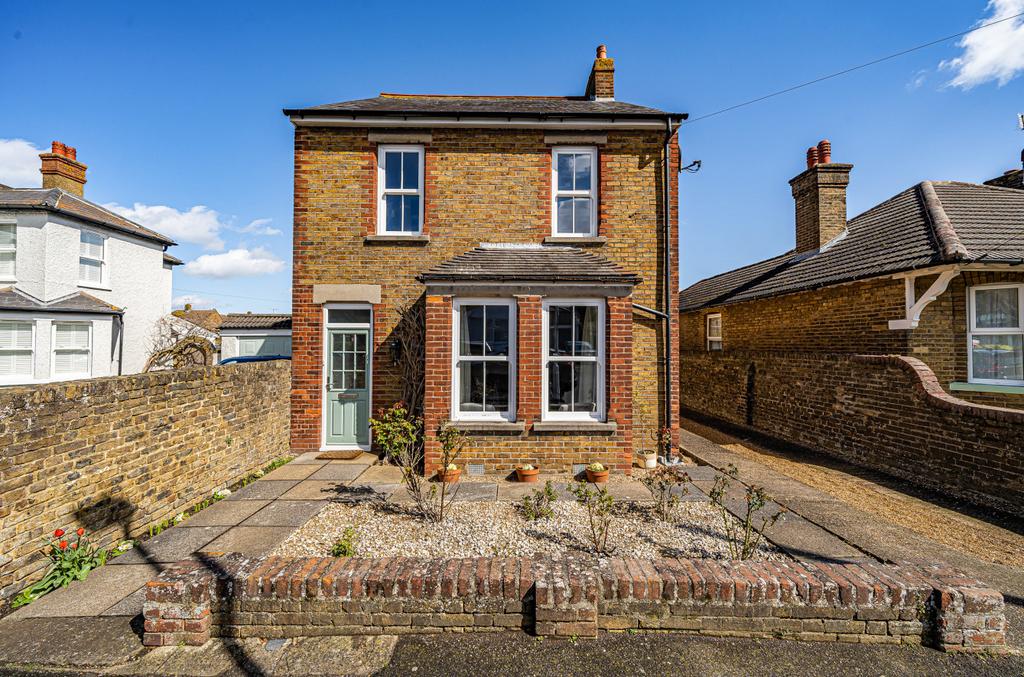 Highsted Road, Sittingbourne, Kent, ME10 4 bed detached house £565,000