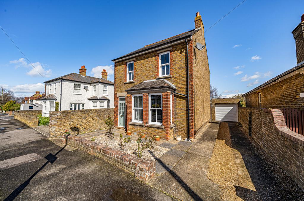 Highsted Road, Sittingbourne, Kent, ME10 4 bed detached house £550,000
