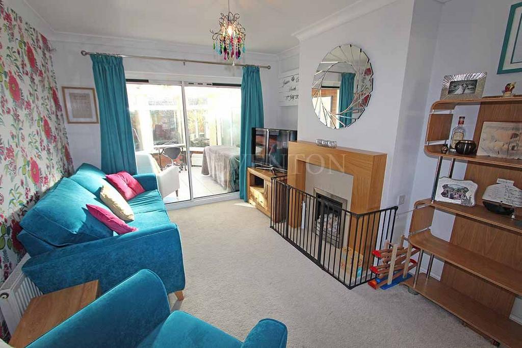 Crossland Crescent, Claregate, Wolverhampton, WV6 3 bed semidetached