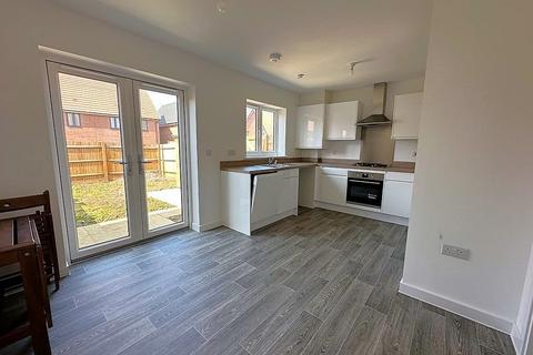 3 bedroom end of terrace house to rent, Cherry Orchard Drive, Rainham