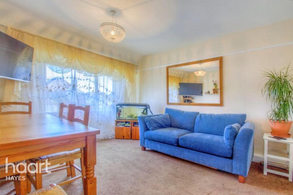 Pinewood Avenue, UXBRIDGE 2 bed for sale £300,000